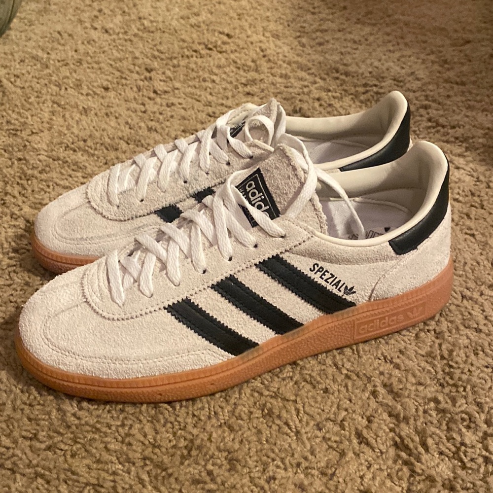Adidas handball sneakers. Adidas handball spezial woman 7. Adidas white sneaks